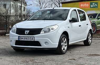 Хэтчбек Dacia Sandero 2010 в 