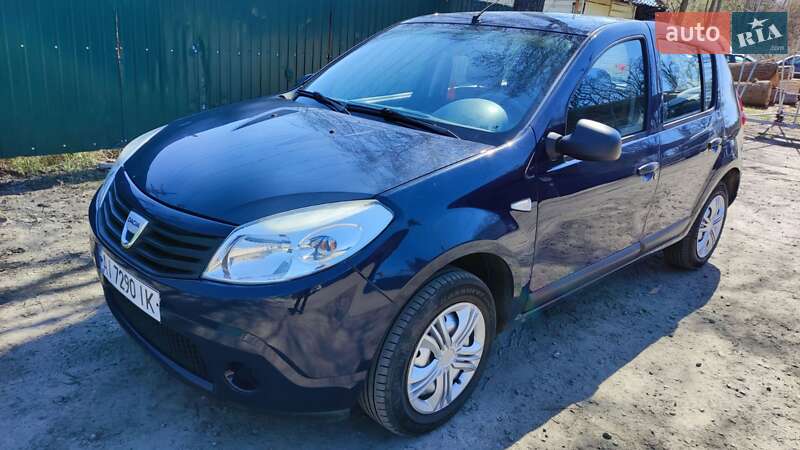 Хетчбек Dacia Sandero 2010 в 