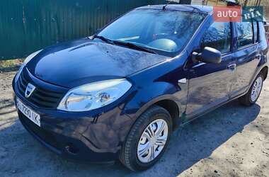 Хетчбек Dacia Sandero 2010 в 