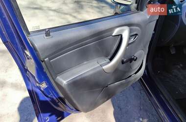 Хетчбек Dacia Sandero 2010 в 