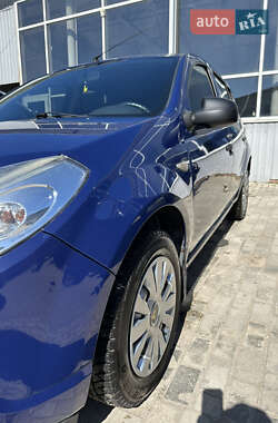 Хэтчбек Dacia Sandero 2009 в 