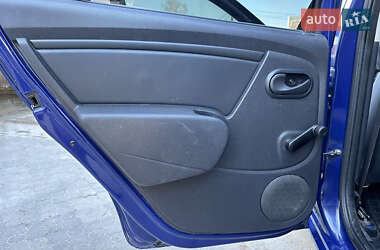 Хэтчбек Dacia Sandero 2009 в 