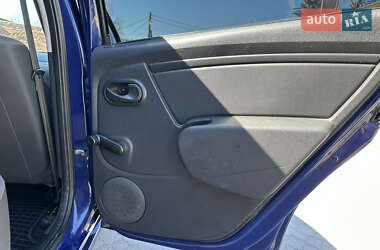 Хэтчбек Dacia Sandero 2009 в 