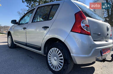 Хэтчбек Dacia Sandero 2008 в 