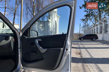Хэтчбек Dacia Sandero 2008 в 