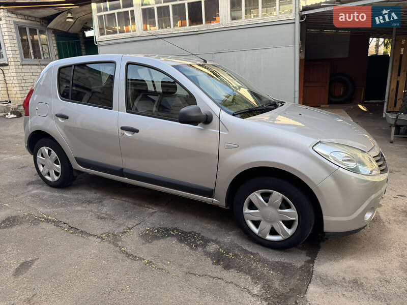 Dacia Sandero 2011