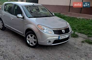 Хэтчбек Dacia Sandero 2009 в 