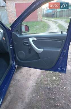 Хэтчбек Dacia Sandero 2009 в 