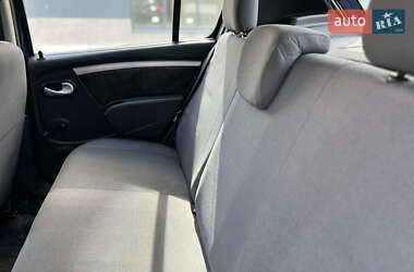 Хэтчбек Dacia Sandero 2008 в 