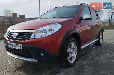 Хэтчбек Dacia Sandero 2010 в 