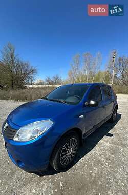 Хэтчбек Dacia Sandero 2009 в Днепре