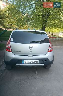 Хэтчбек Dacia Sandero 2012 в 