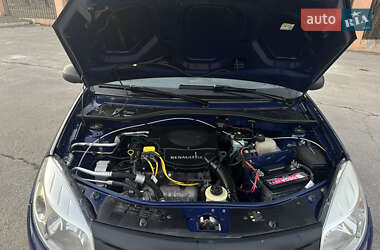 Хетчбек Dacia Sandero 2009 в 