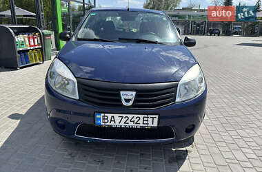 Хетчбек Dacia Sandero 2009 в 