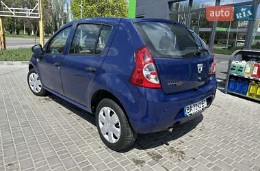 Хетчбек Dacia Sandero 2009 в 