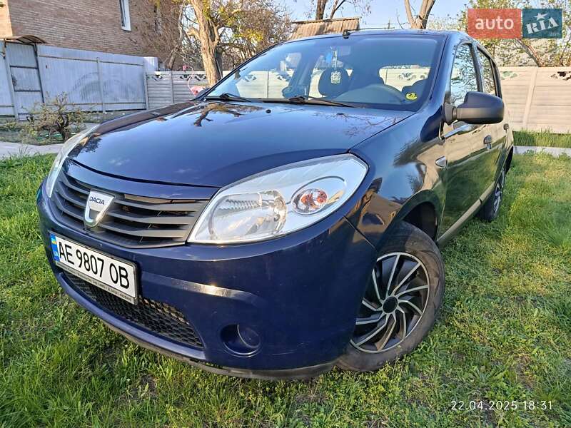 Хетчбек Dacia Sandero 2010 в Жовтих Водах
