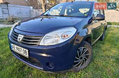 Хэтчбек Dacia Sandero 2010 в 