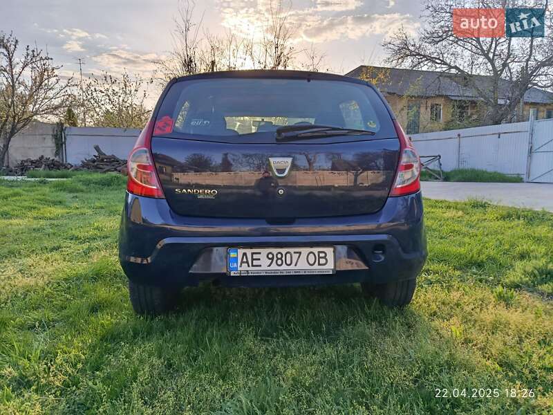 Хетчбек Dacia Sandero 2010 в Жовтих Водах