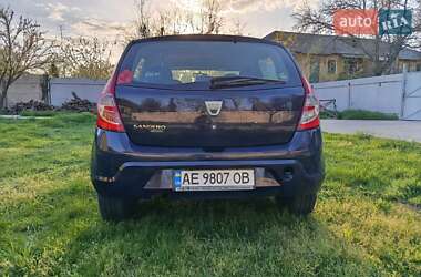 Хэтчбек Dacia Sandero 2010 в 