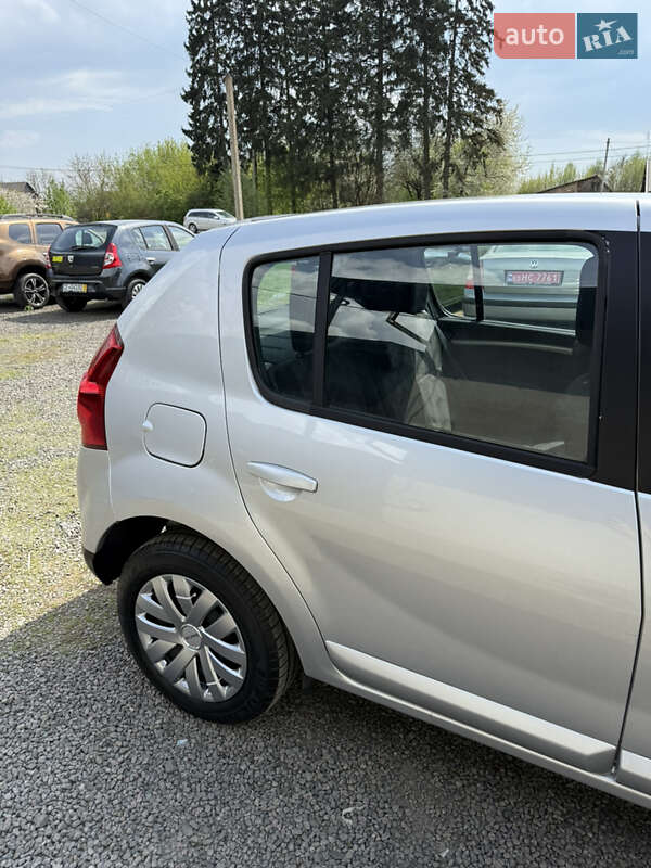 Хетчбек Dacia Sandero 2010 в Луцьку