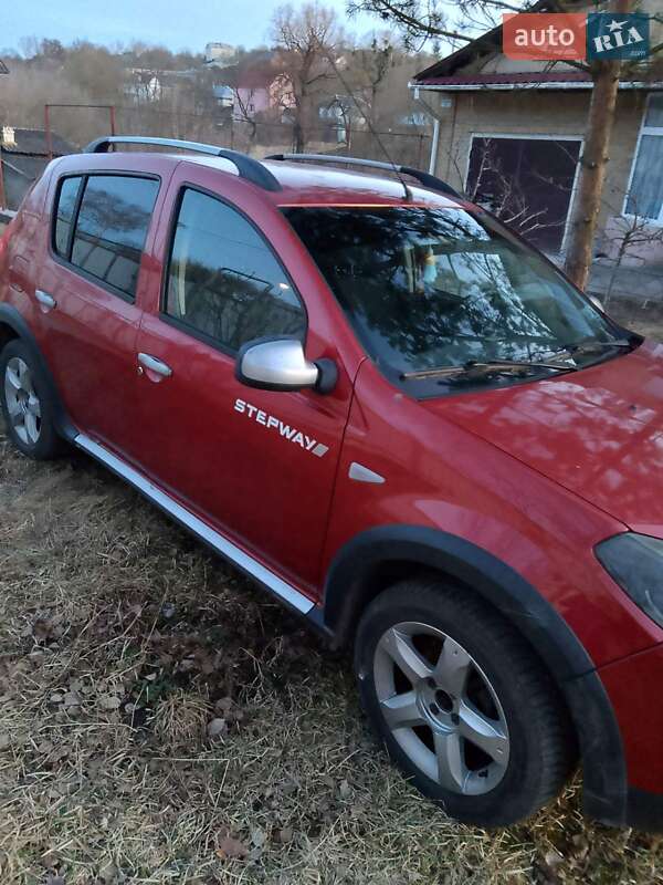 Хэтчбек Dacia Sandero 2011 в 