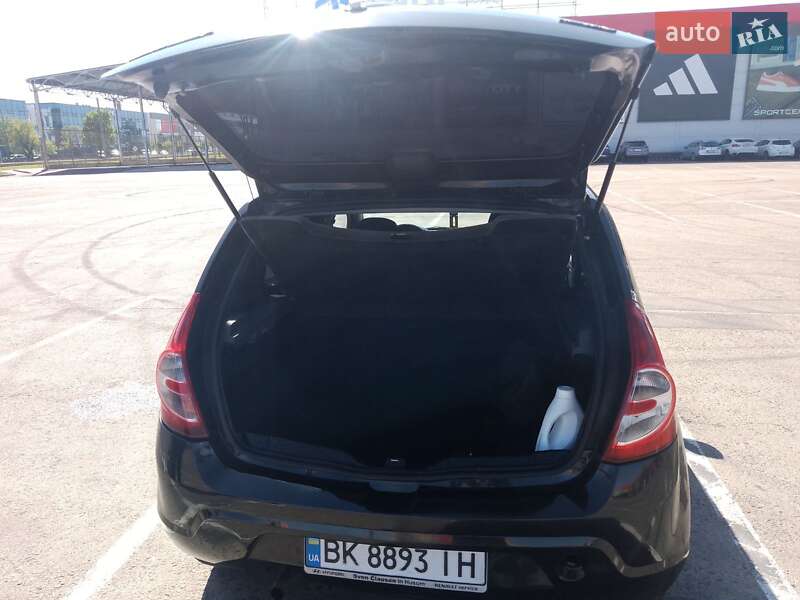 Хэтчбек Dacia Sandero 2009 в Остроге фото 14 Хэтчбек Dacia Sandero 2009 в Остроге