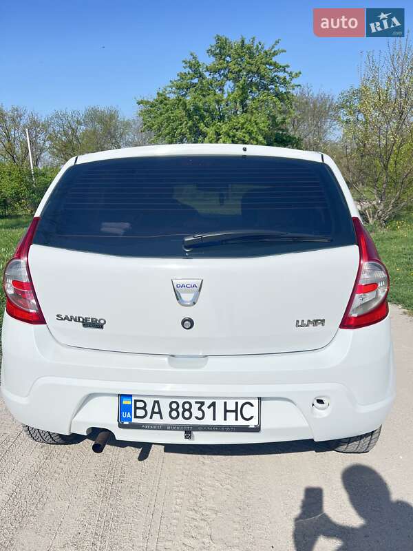 Хетчбек Dacia Sandero 2009 в Кропивницькому