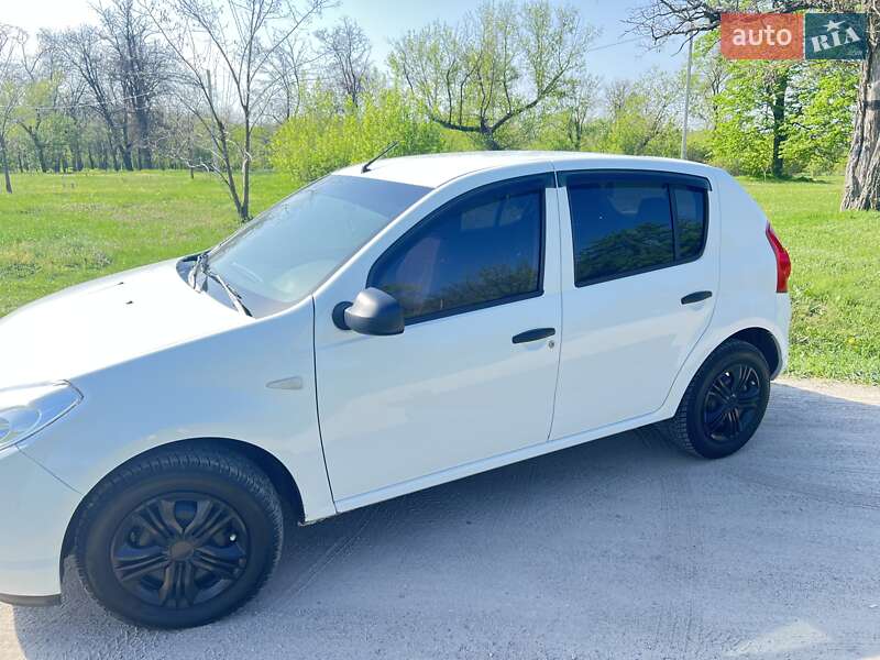 Хетчбек Dacia Sandero 2009 в Кропивницькому