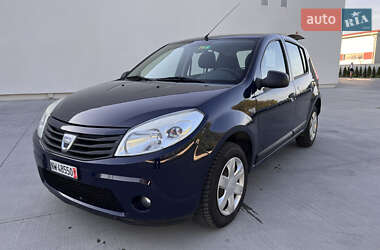 Хетчбек Dacia Sandero 2010 в Луцьку