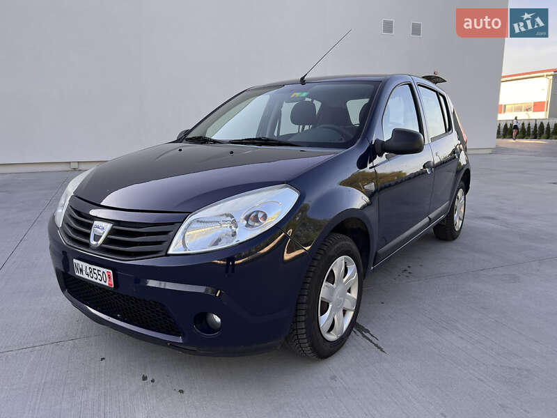 Хетчбек Dacia Sandero 2010 в 