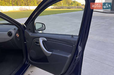 Хетчбек Dacia Sandero 2010 в 