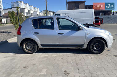 Хетчбек Dacia Sandero 2009 в Києві