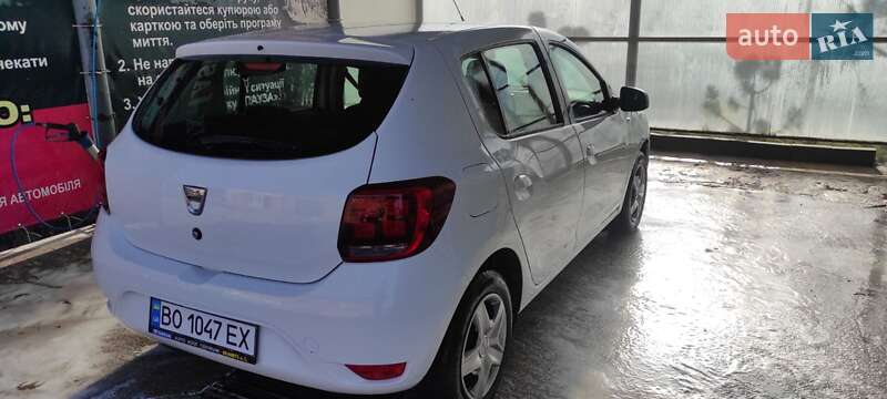 Хэтчбек Dacia Sandero 2020 в Лановцах