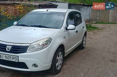 Хэтчбек Dacia Sandero 2008 в Козельце