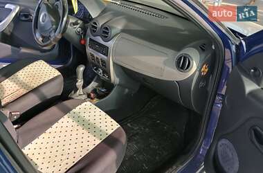 Хэтчбек Dacia Sandero 2009 в 