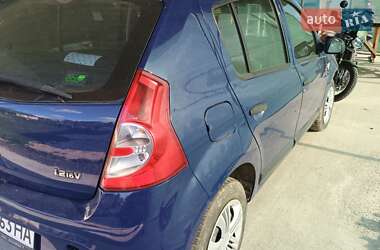 Хэтчбек Dacia Sandero 2009 в 