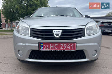 Хэтчбек Dacia Sandero 2010 в 