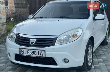 Хетчбек Dacia Sandero 2009 в Лубнах