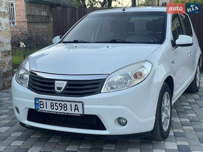 Хэтчбек Dacia Sandero 2009 в 