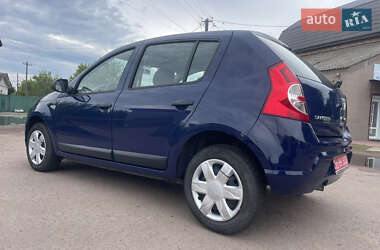 Хэтчбек Dacia Sandero 2009 в 