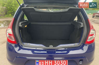 Хэтчбек Dacia Sandero 2009 в 