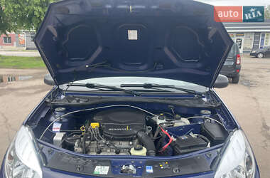 Хэтчбек Dacia Sandero 2009 в 