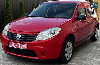 Хэтчбек Dacia Sandero 2009 в 
