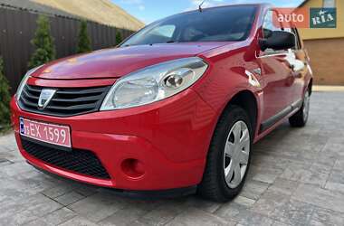 Хэтчбек Dacia Sandero 2009 в 