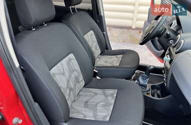 Хэтчбек Dacia Sandero 2009 в 