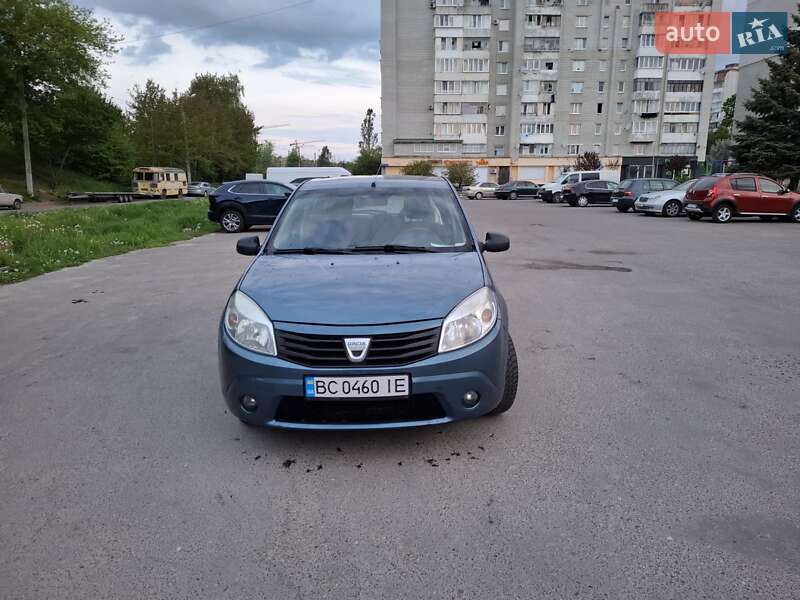 Хэтчбек Dacia Sandero 2009 в 