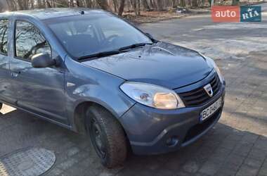 Хэтчбек Dacia Sandero 2009 в 