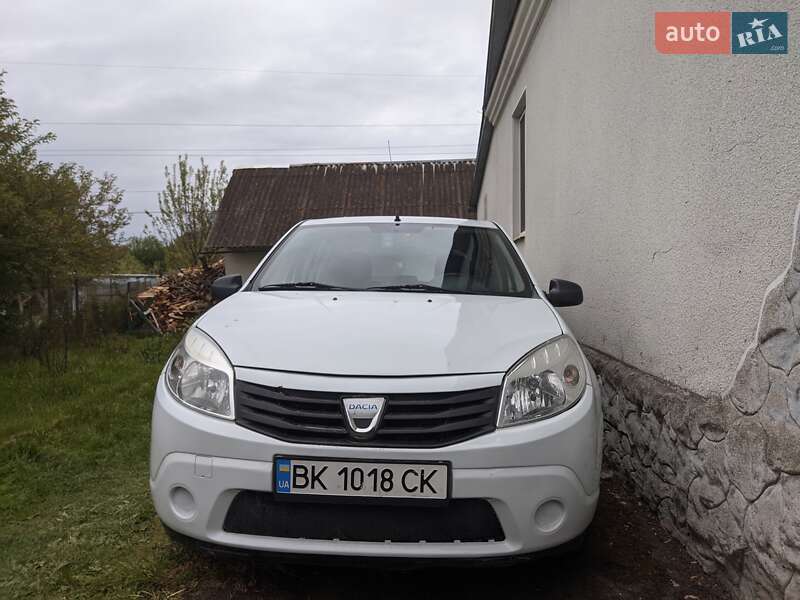 Dacia Sandero 2011