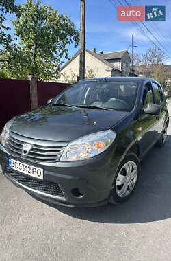 Хетчбек Dacia Sandero 2010 в 