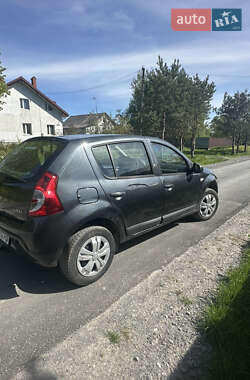 Хетчбек Dacia Sandero 2010 в 